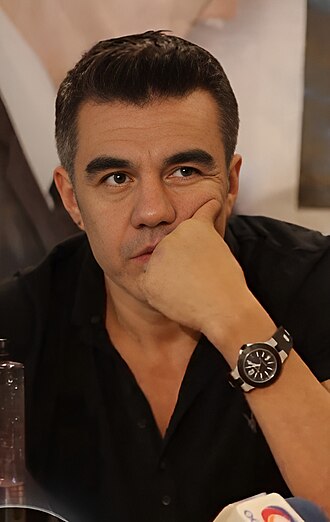 Retrato de Adrián Uribe