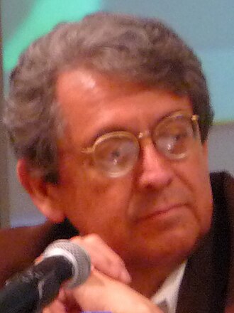 Retrato de Carlos Montemayor